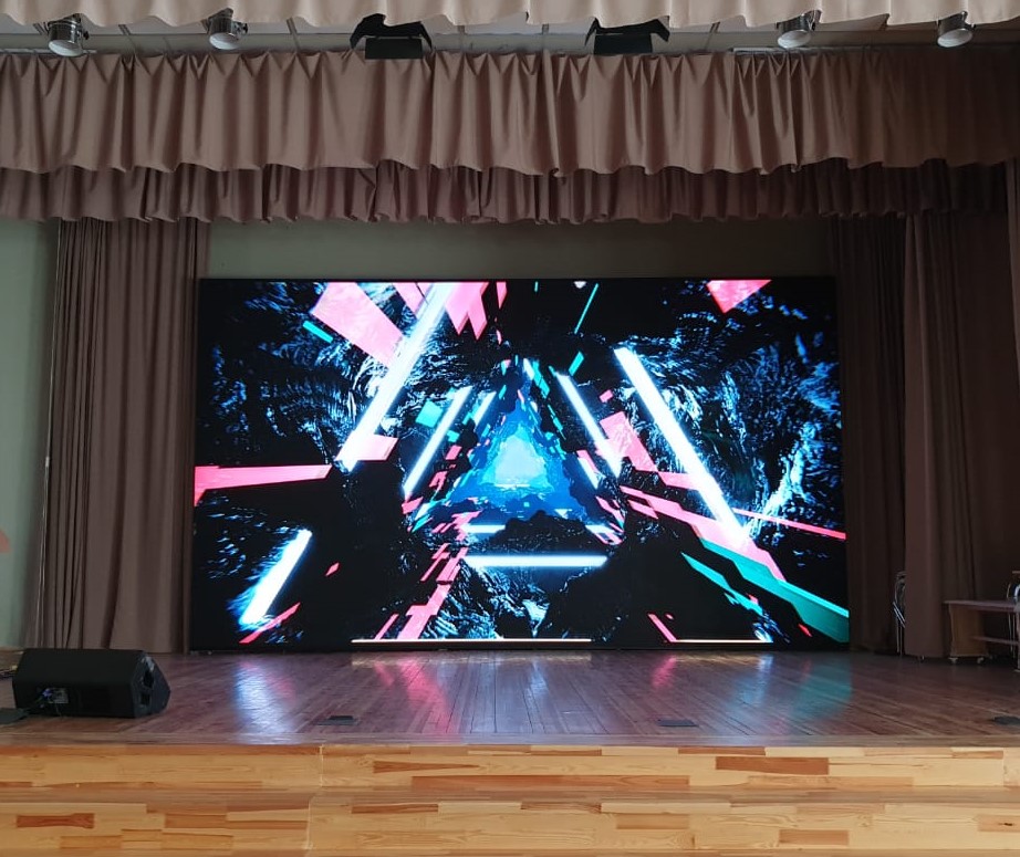 LED-экран для Псковского государственного университета: интерьерный презентационный LED-экран, Псков